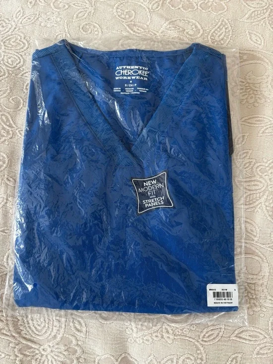 Cherokee Scrub Top- Small - Picture 4 of 4